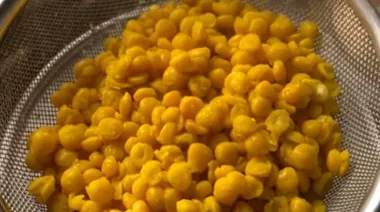 Stuffed chana dal paratha served with curd and pickle1